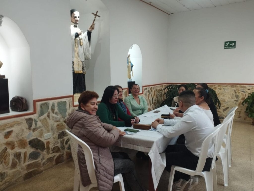 Foto de los nueve socios.